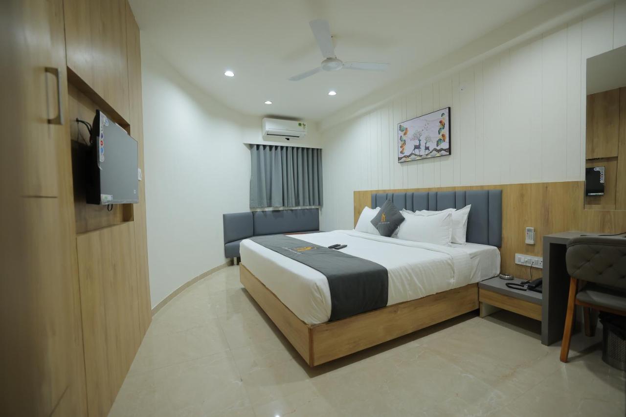 Hotel Shayan Inn Раджкот Екстер'єр фото