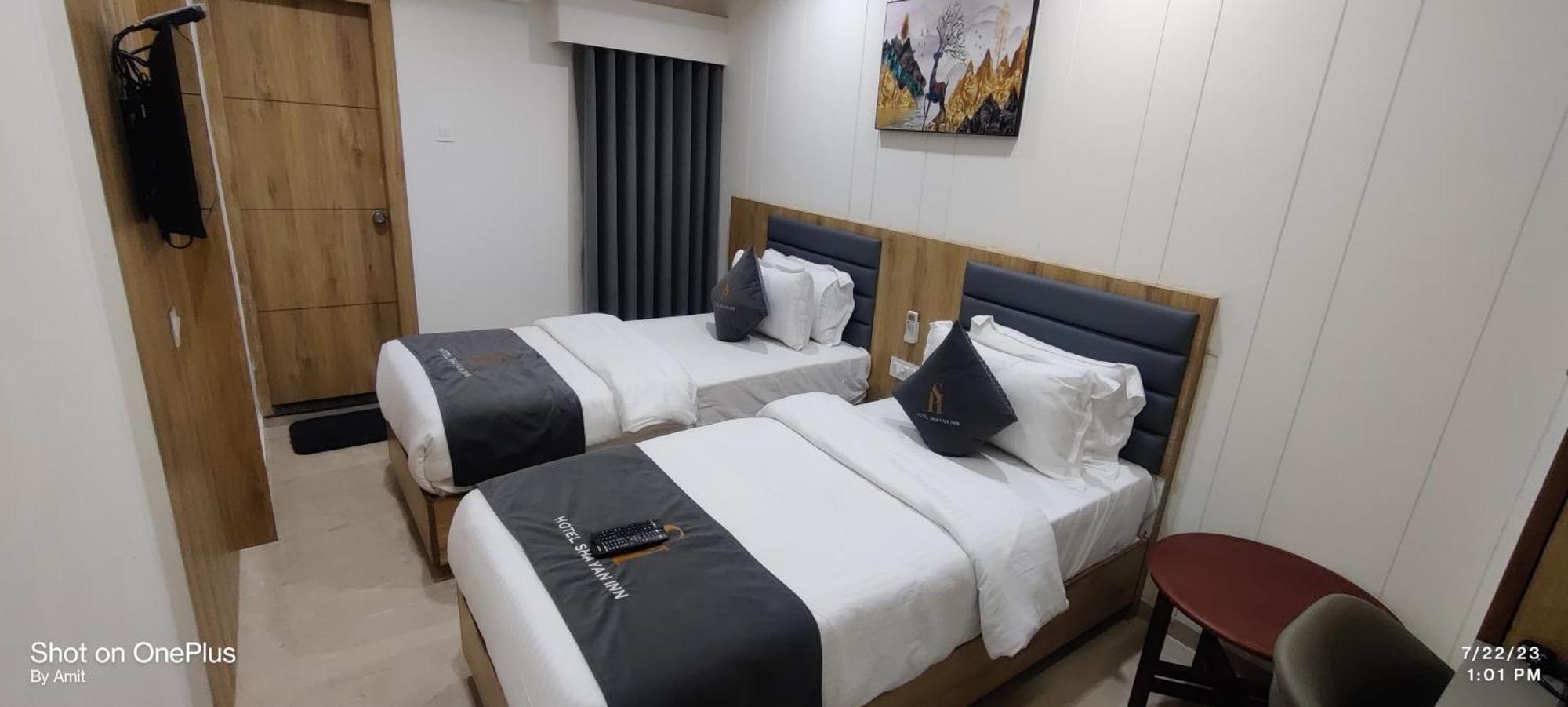 Hotel Shayan Inn Раджкот Екстер'єр фото